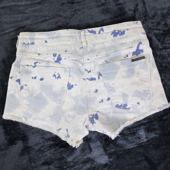 Boho Maison Scotch Acapulco embroidered raw hem denim shorts - Picture 2 of 9